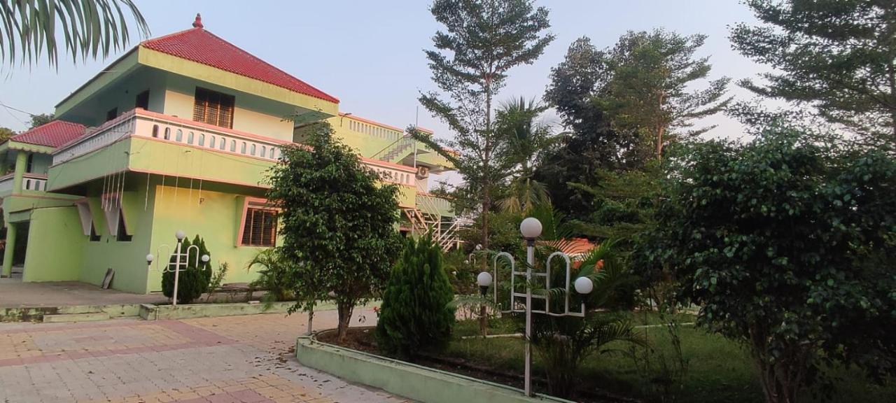 Vrundavan Home Stay And Village Resort Kevadia Exteriör bild